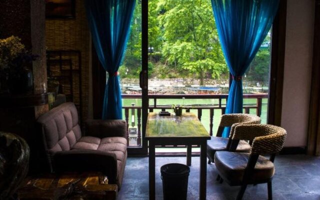 Fenghuang Tujia Ethnic Minority River View Hotel