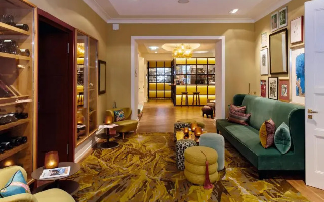LA Maison Hotel