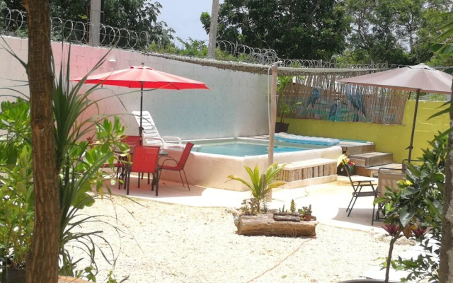 Yellow Submarine Sea View