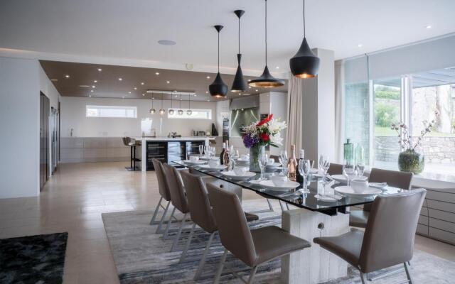 Bryn House - Luxurious 5 Bedroom Holiday Home - Penmaen