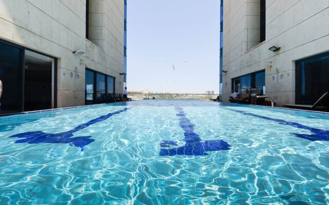 Deluxe 2 Bedroom Apartment in Herzylia