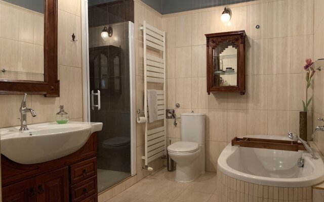 Luxury Apartment by Hi5-Baross Sqr Suite