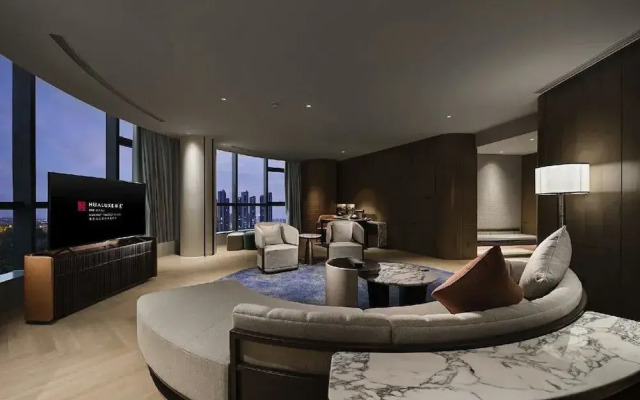 HUALUXE Nanjing Yangtze River by IHG
