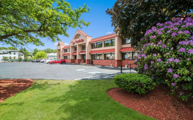 Howard Johnson by Wyndham Malden Boston Area