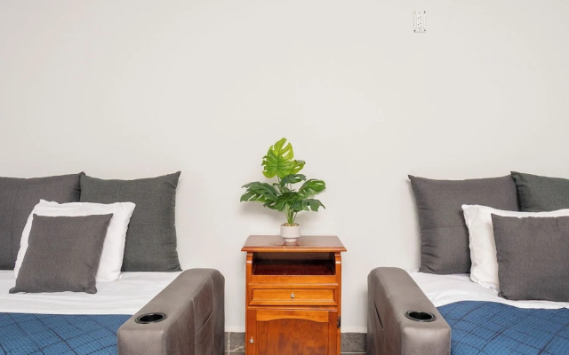 Apt in Del Valle Great Location near WTC
