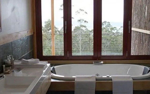 Woodbridge Hill Hideaway