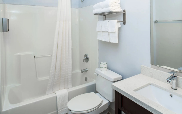 Luxbury Inn & Suites