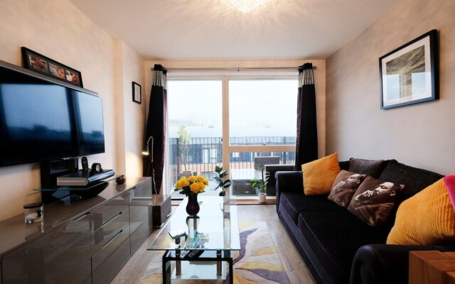 Cozy, Modern 1BR Brixton Flat For 5