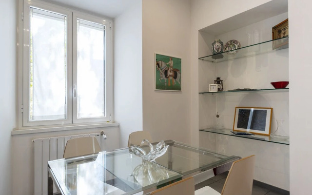 Porta Pia & Villa Torlonia Apartment with Balcony