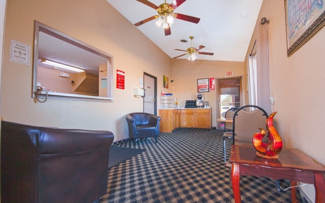 Econo Lodge Junction City I-70 Near Fort Riley