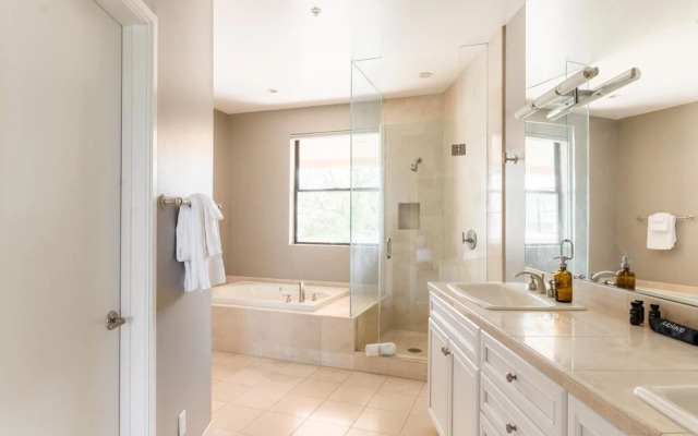 N 75th St 201 - Ivory I