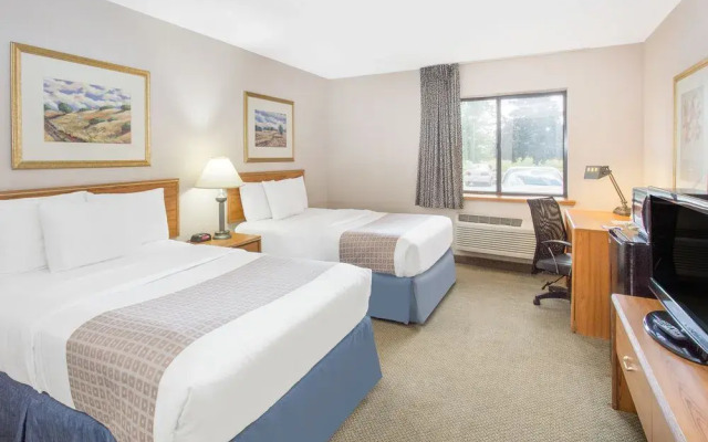 Baymont Inn & Suites Davenport