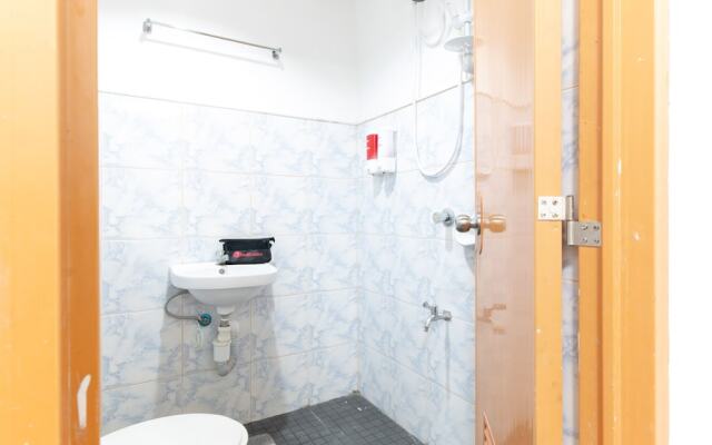 RedDoorz @ Real Street Tacloban