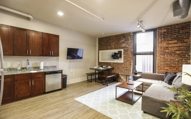 Broadway by Nashville Vacations