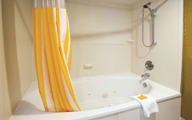 La Quinta Inn & Suites by Wyndham Hot Springs