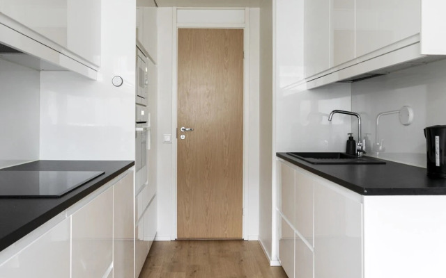 2ndhomes Modern 2BR Apartment w Balcony