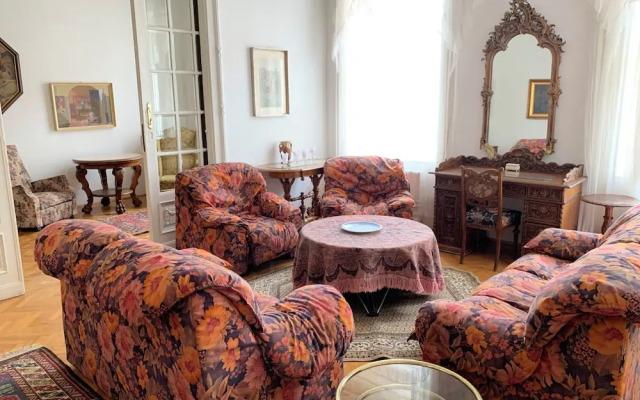 New! Libra Grande Venetian Style Apartment