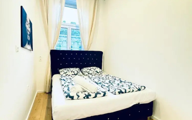 Spacious 3BR Near Kaufpark Alterlaa