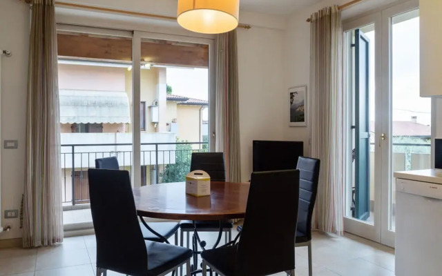 Elegant Holiday Home in Lazise with Swimming Pool near Lake