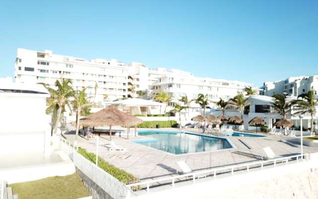 Brisas Beachfront Studios In Hotel Zone