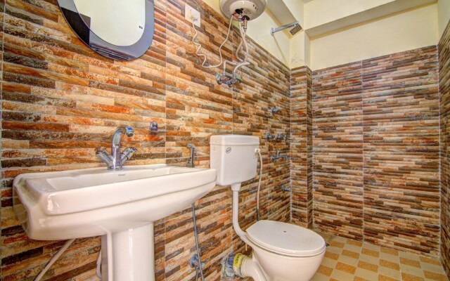 OYO 12862 Hotel Lamaz Residency