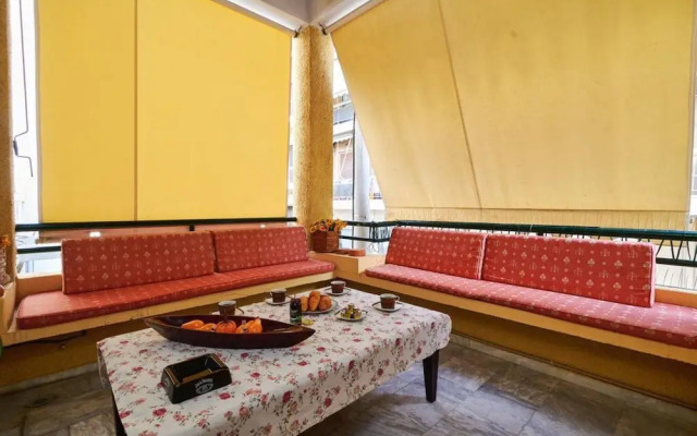 Spacious Central Apartment w h Free Parking Spaces