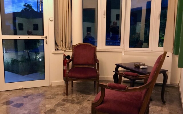 Avgi's Home