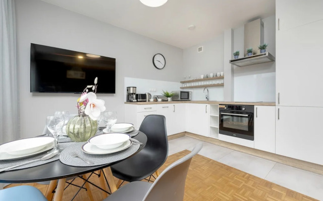 Unique Bright Apartment by Renters