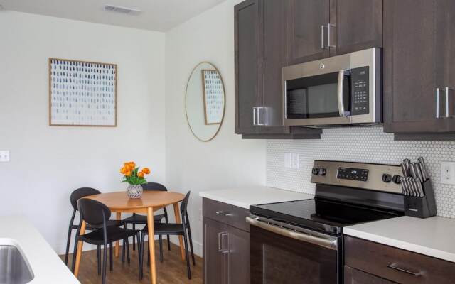 Dallas Trendy 1BD 1BA Apartment