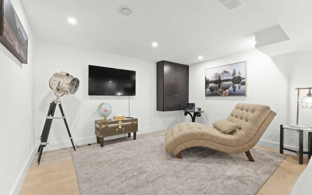 Specious Fully Private Studio apt With Laundry