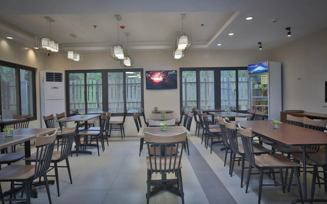 Coron Soleil Express Hotel