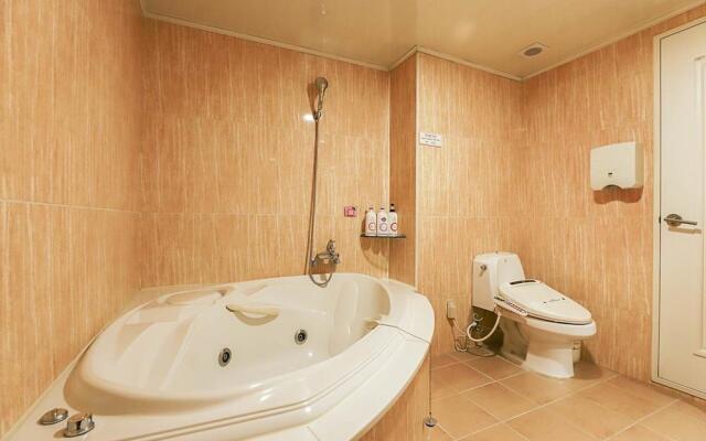 Amour Hotel