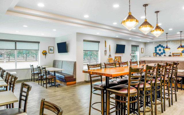 Days Inn & Suites by Wyndham Sherwood Park Edmonton