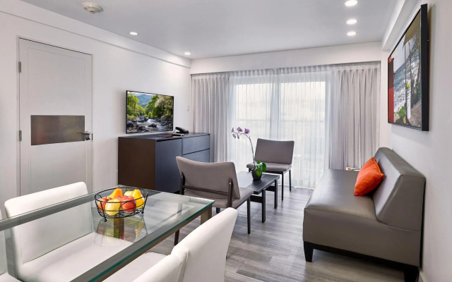 R Hotel Kingston