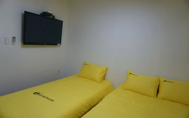 24 Guesthouse Nampo Station