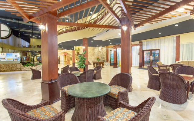 thunderbird beach hotel