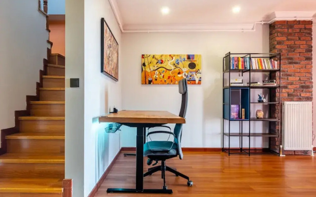 Sleek Flat Near Public Transportation in Maltepe
