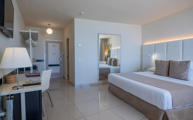 On Hotels Oceanfront - Adults Only