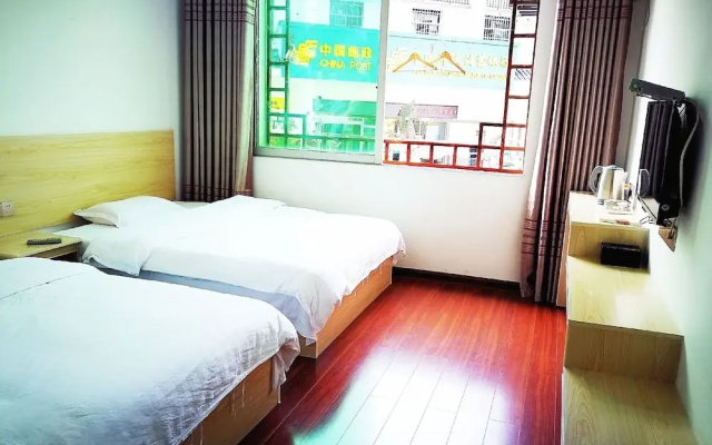 DONG JIANG HU XIANG CUN DA WAN CAI Hotel