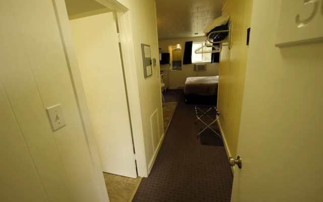 Creston Valley Motel