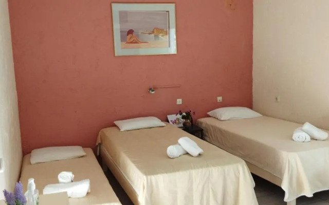 CLEO ROOM WITH YARD IN MALIA 250m FROM THE BEACH