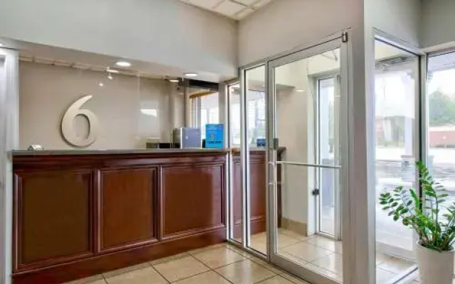 Motel 6 Byron GA