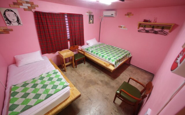 Mr.Comma Guesthouse - Hostel