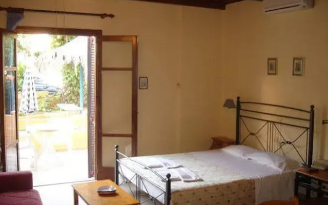 Alexandros Studios & Apartments