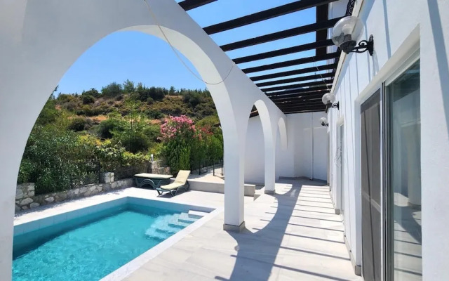 Beautiful Villa Within Easy Distance to Attraction