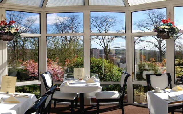 Hillcrest Hotel