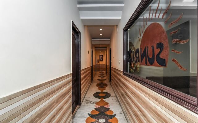 OYO 16933 Hotel Sunrize