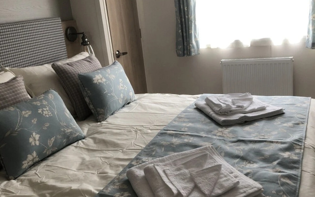 Luxury 2 Bedroom Caravan in Stunning Location