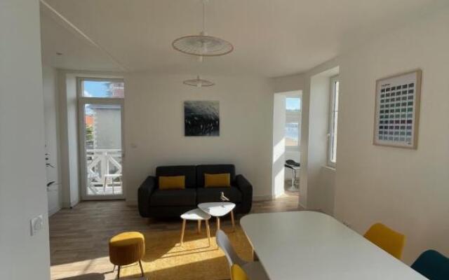 Appartement rénové dans villa d'exception face à la mer