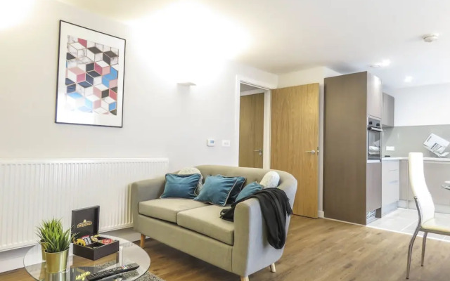 Tudors eSuites Birmingham Apartments with Gated Parking